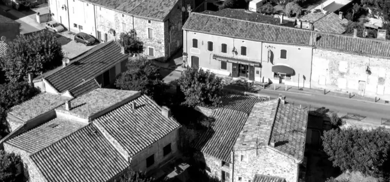Les toits du village de Malataverne, où se courent les courses enfants